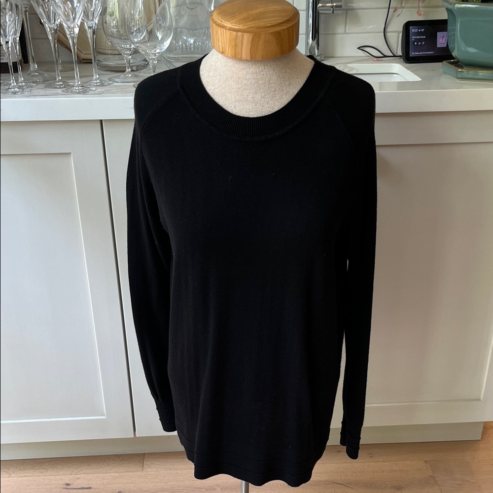 VGUC Lululemon long sleeve crew neck sweater with pleated hem and cuff